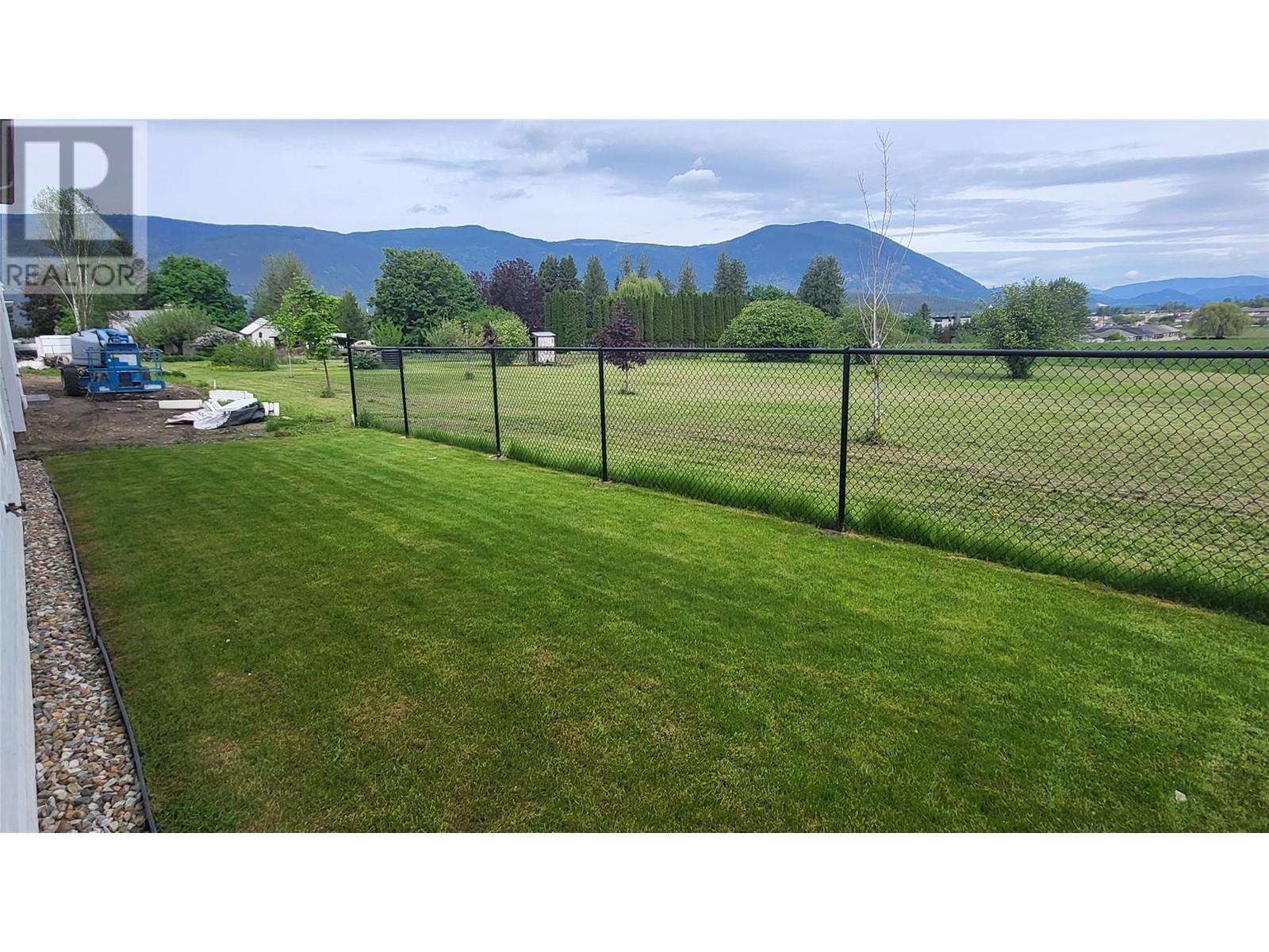 21 1840 10 Street Southwest, Salmon Arm