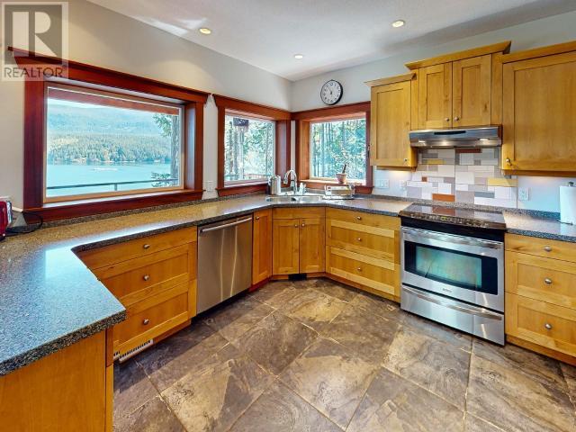 10512 CROWTHER ROAD, Powell River