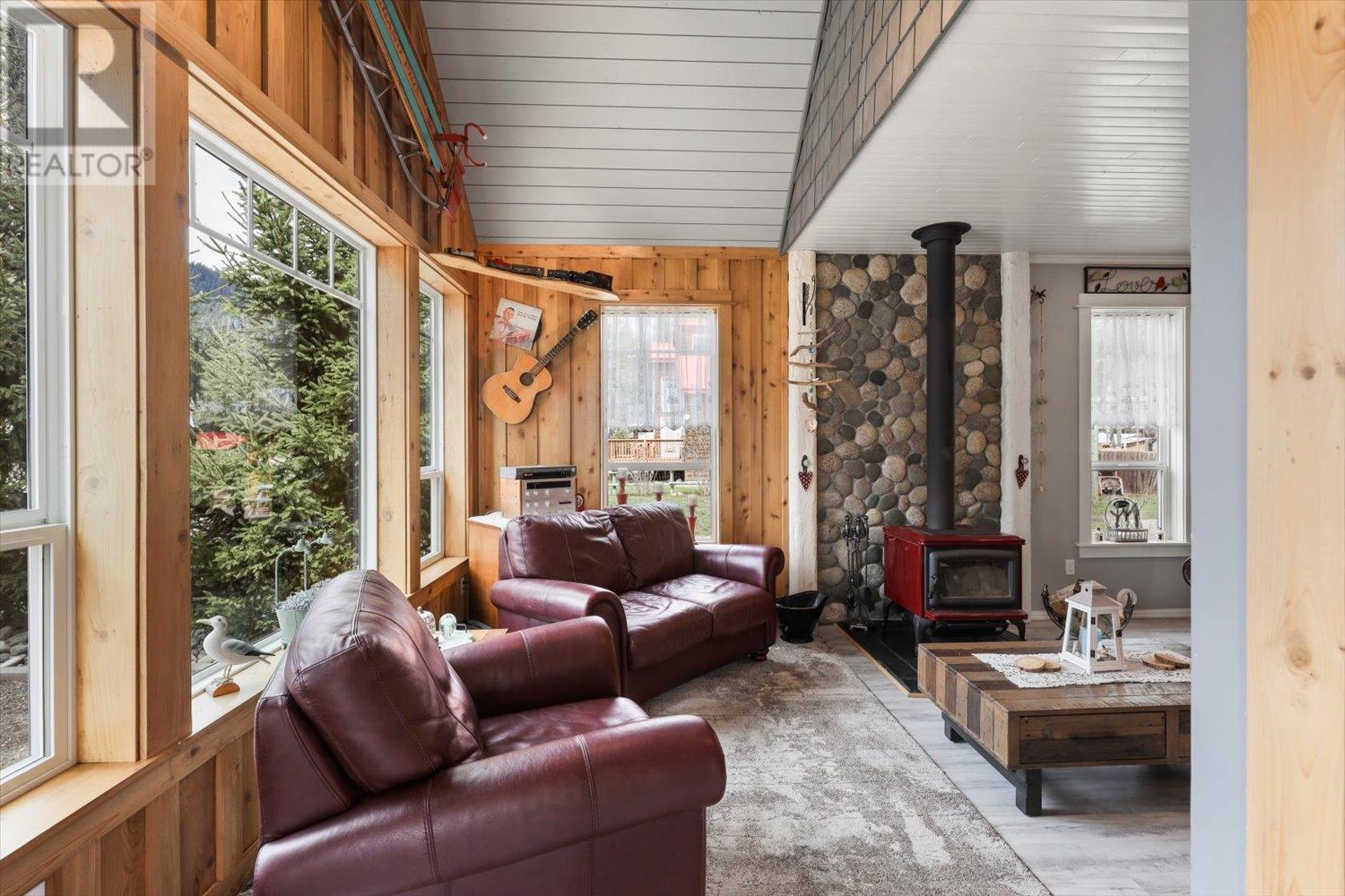 2625 Otter Avenue, Tulameen