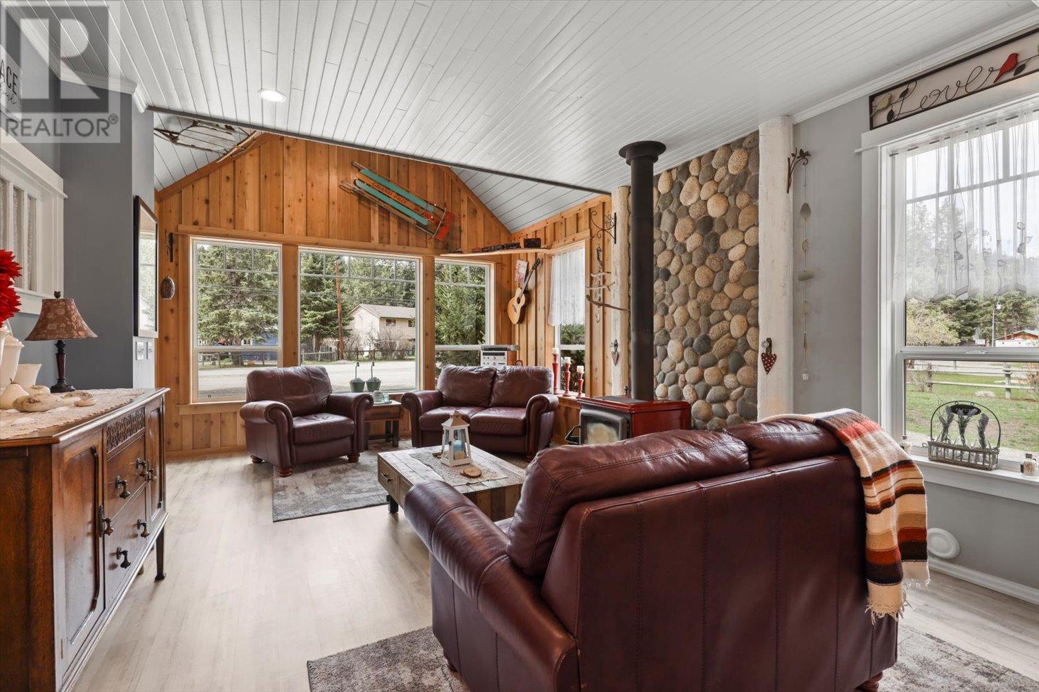 2625 Otter Avenue, Tulameen