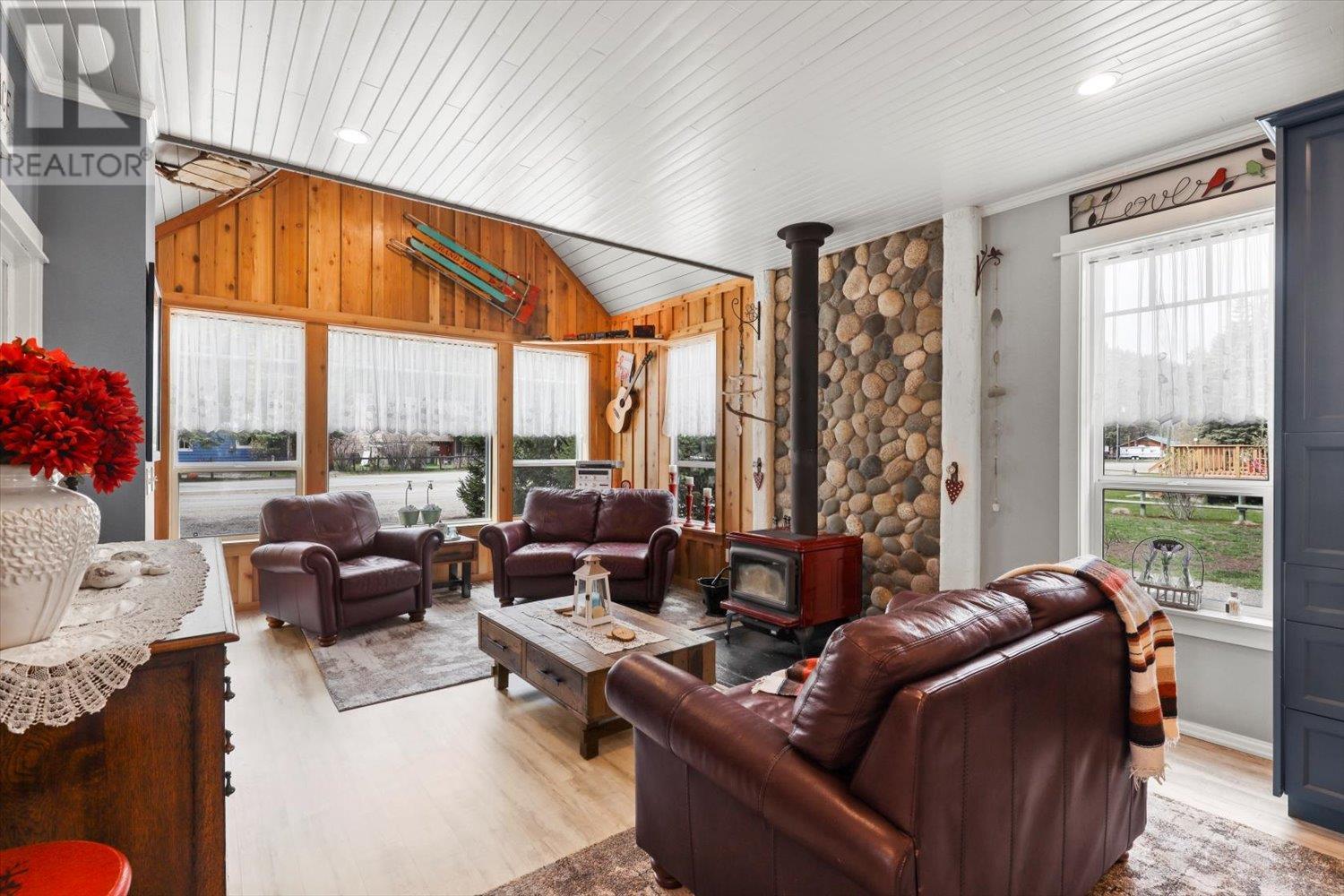 2625 Otter Avenue, Tulameen