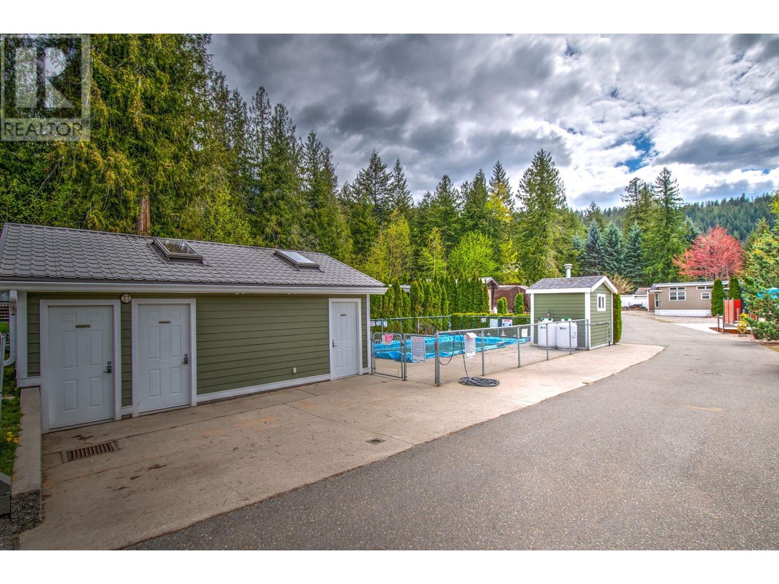 718 Swansea Point Road, Sicamous
