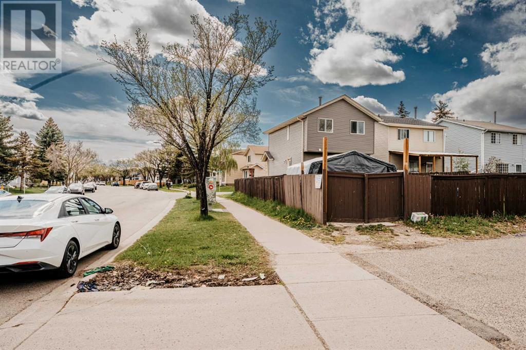 Single Family House for Sale in  Falshire Way NE Falconridge Calgary 