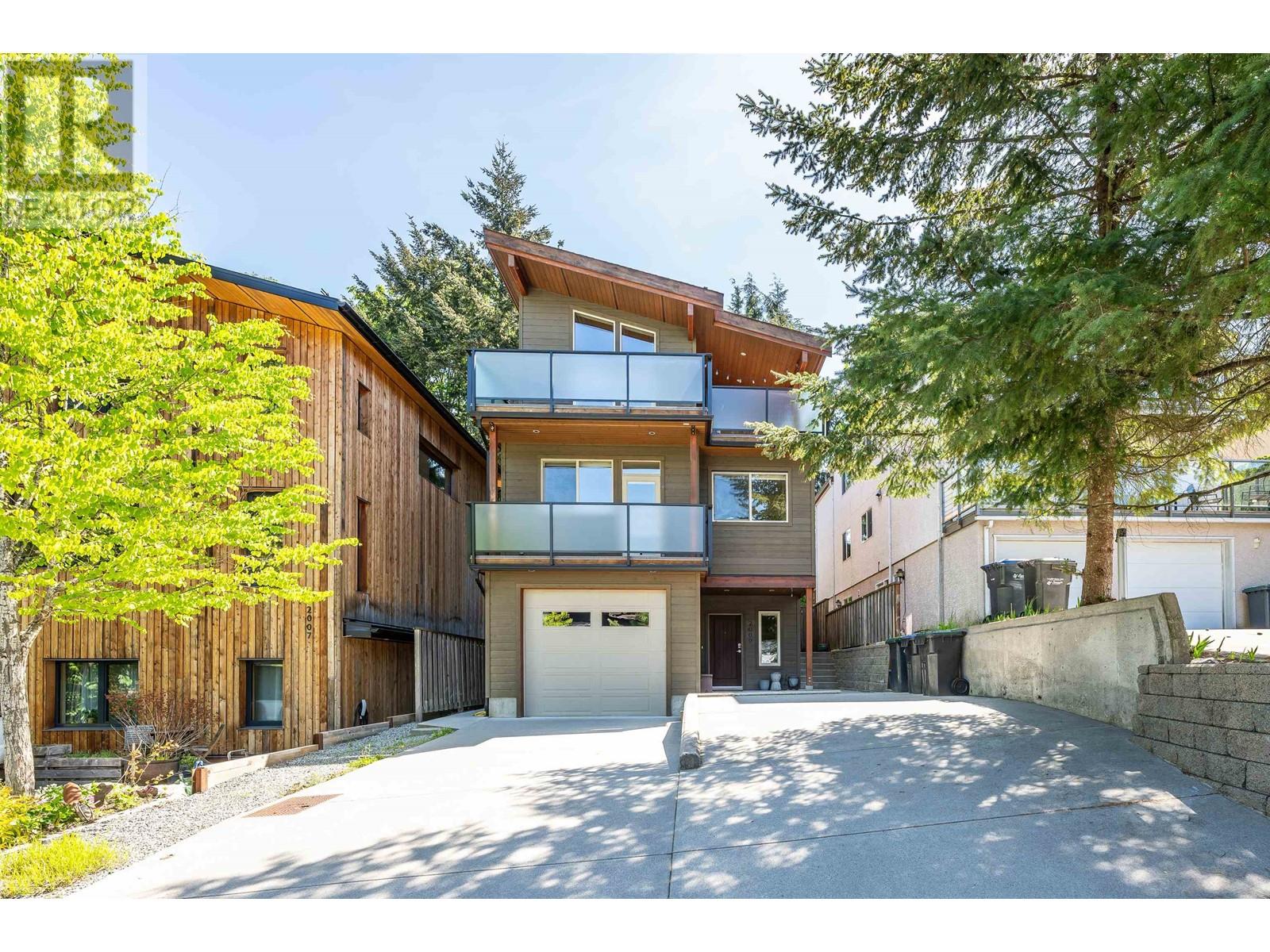 2009 Smoke Bluff Road, Squamish