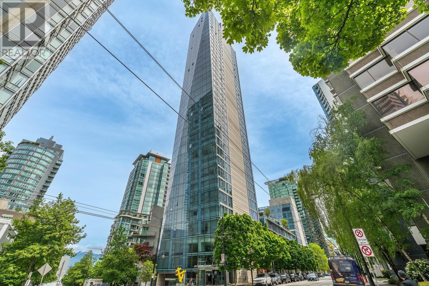 702 1499 W Pender Street, Vancouver