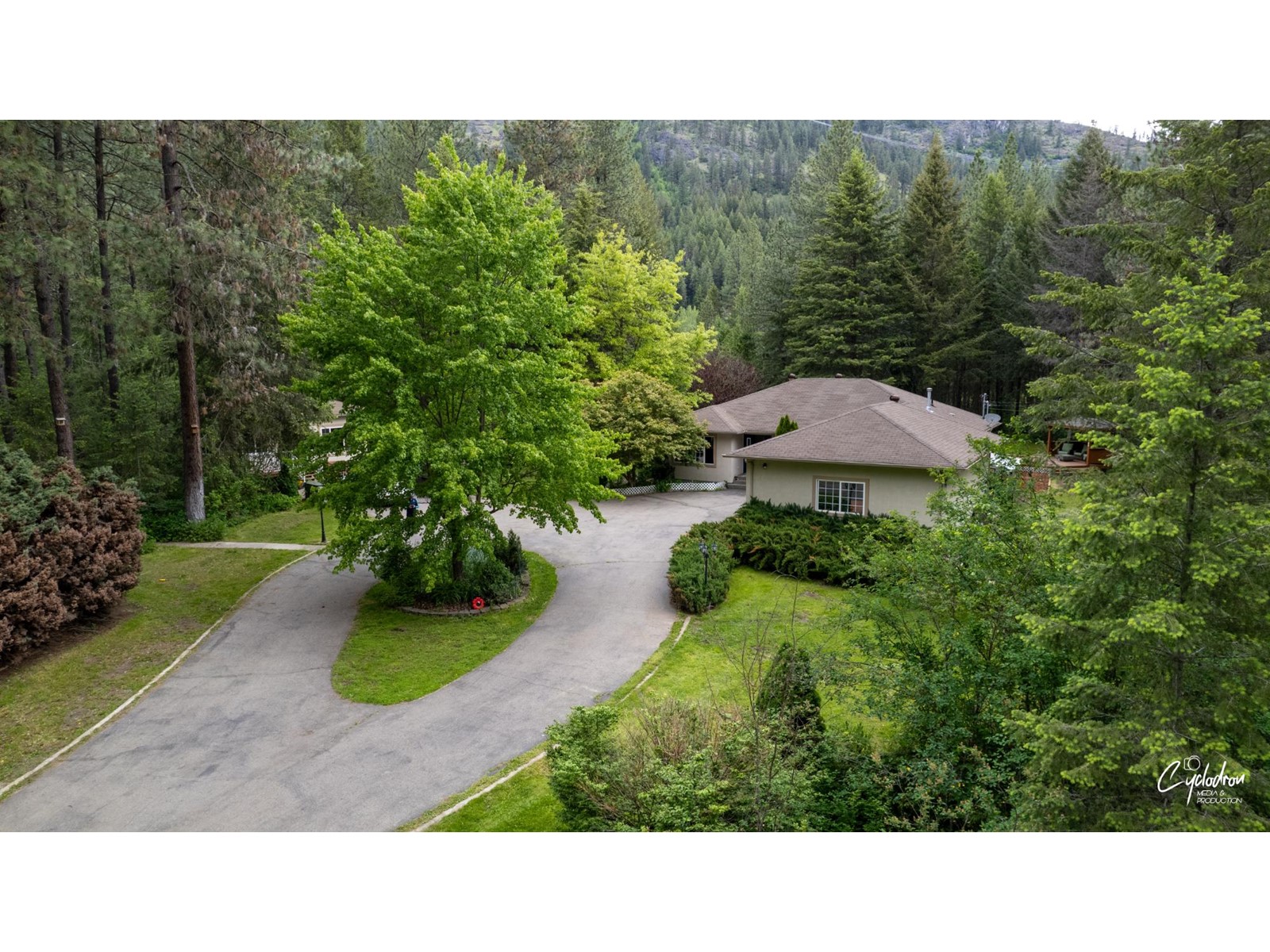 450 River Drive W, Christina Lake
