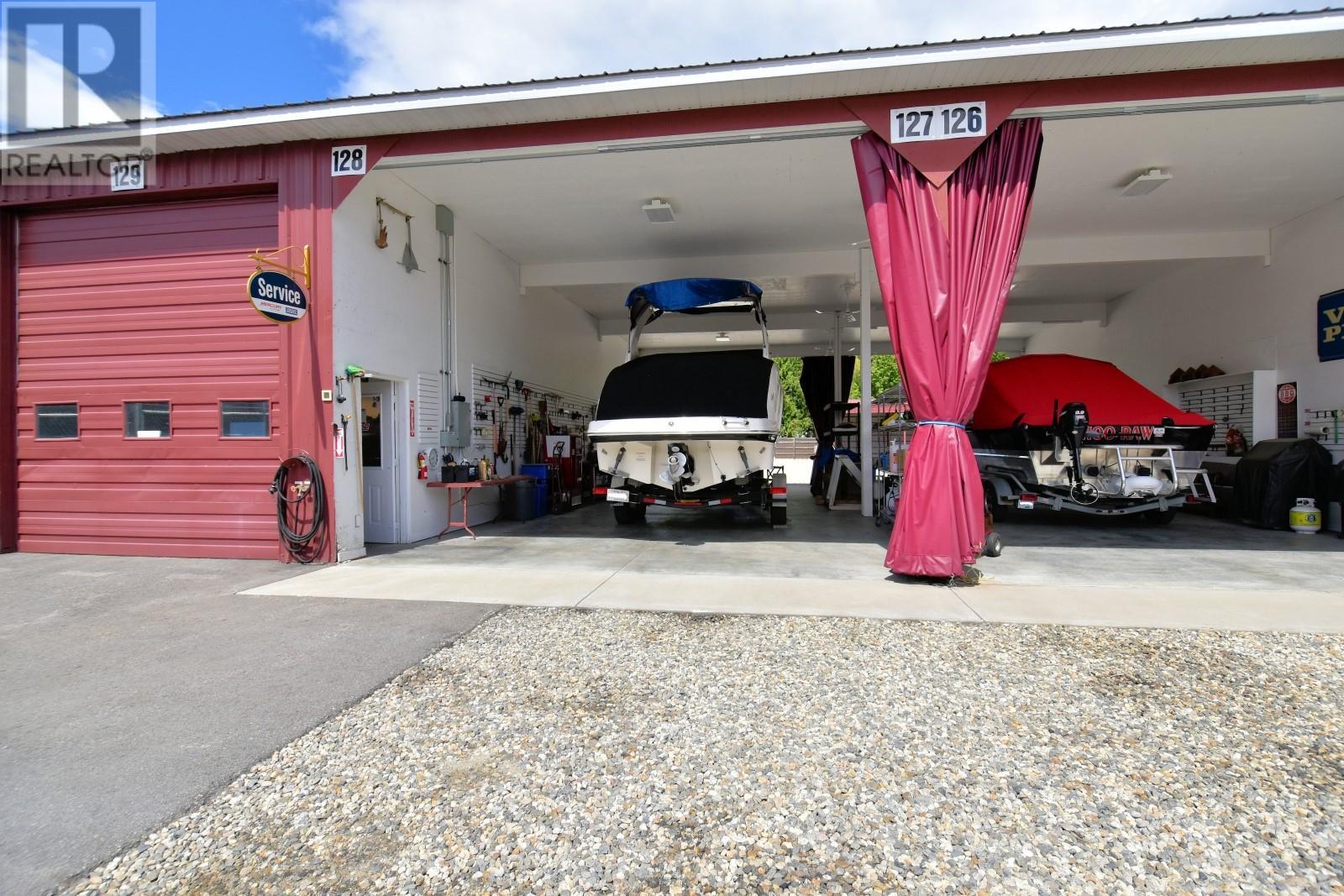 621 & 709 Riverside Avenue, Sicamous