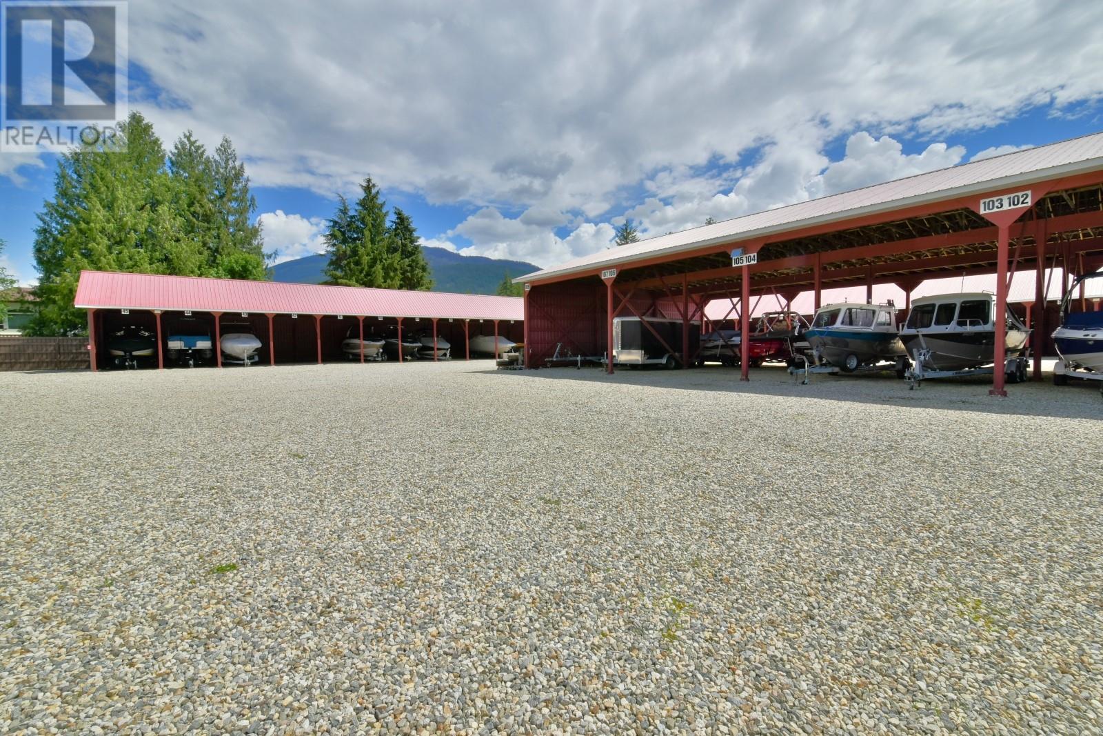 621 & 709 Riverside Avenue, Sicamous