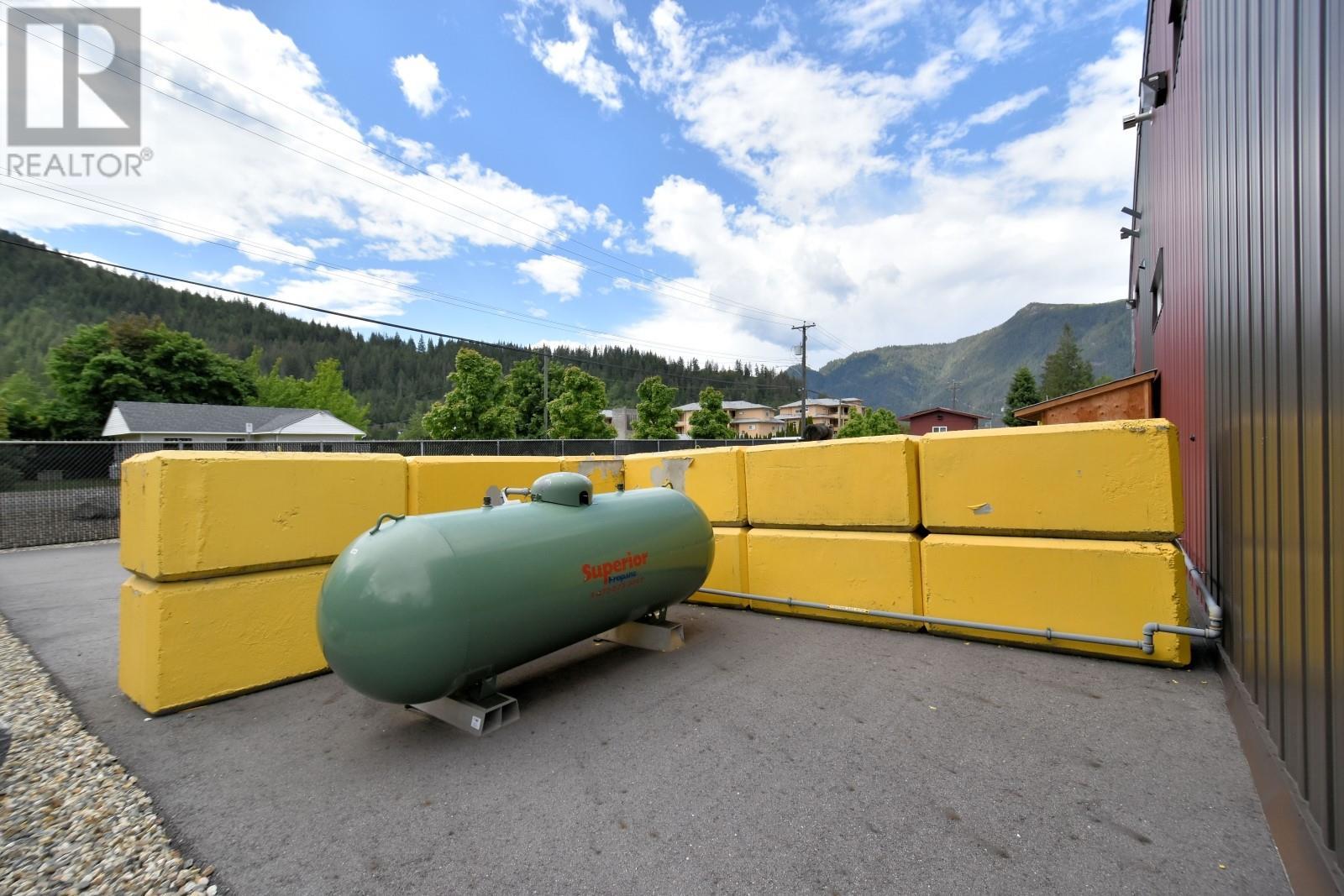 621 & 709 Riverside Avenue, Sicamous