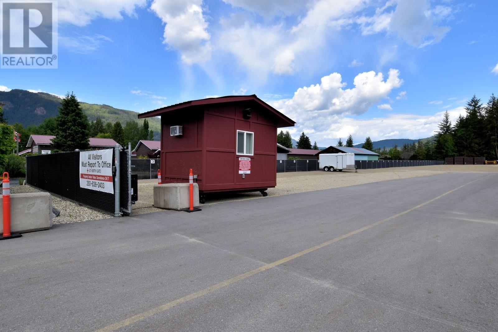 621 & 709 Riverside Avenue, Sicamous