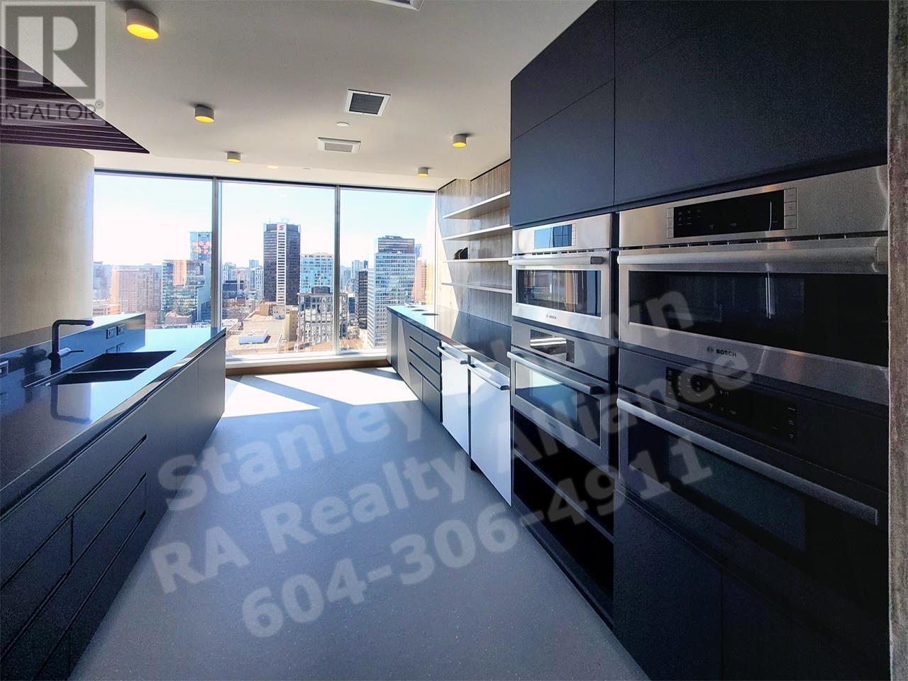 650 320 GRANVILLE STREET, Vancouver