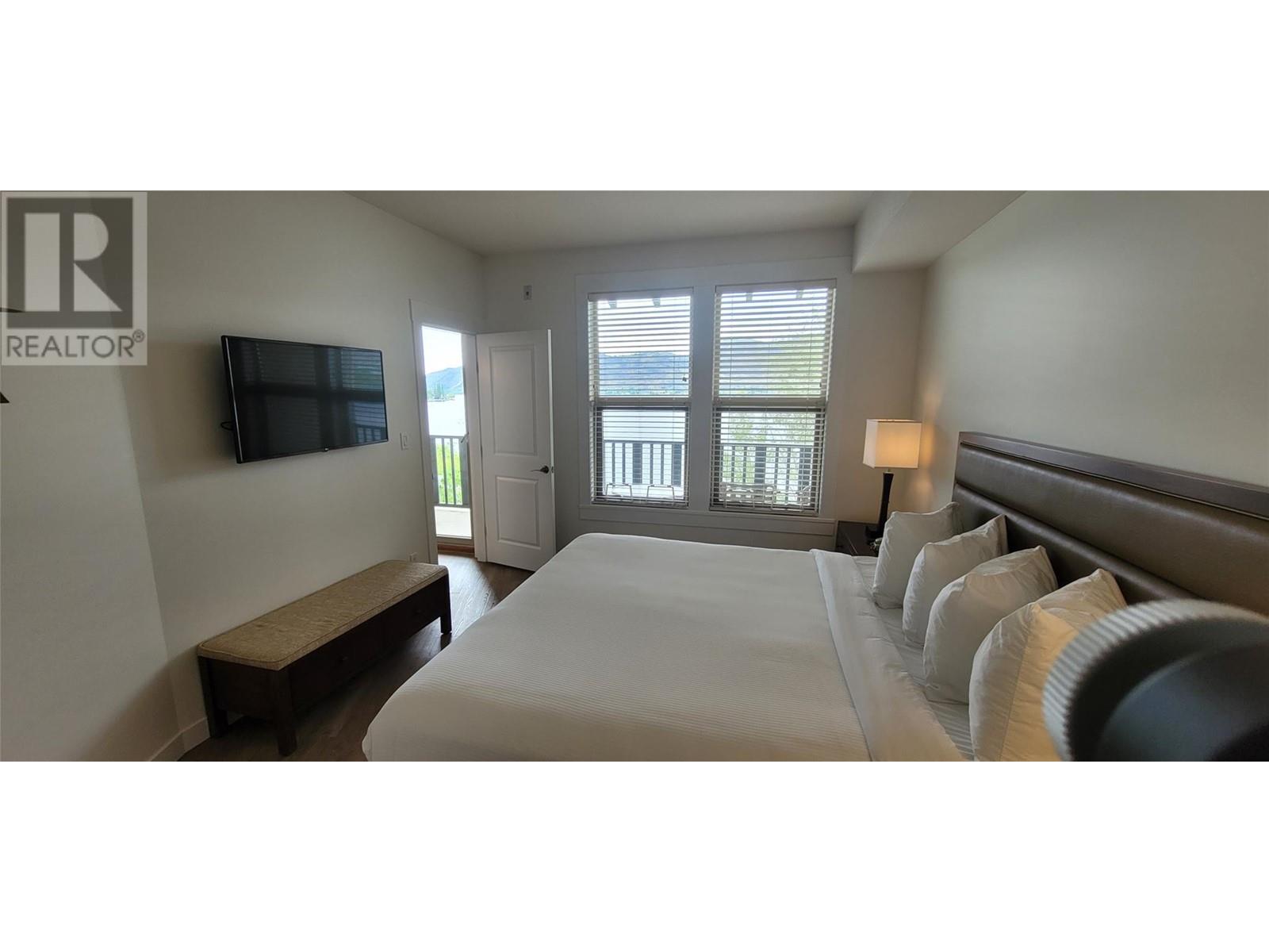 #316 4200 Lakeshore Drive - 41