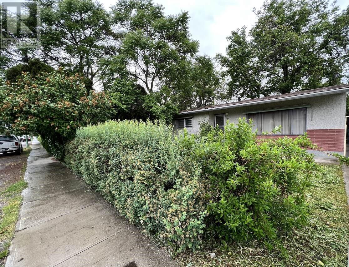 864 Lawson Avenue - 1