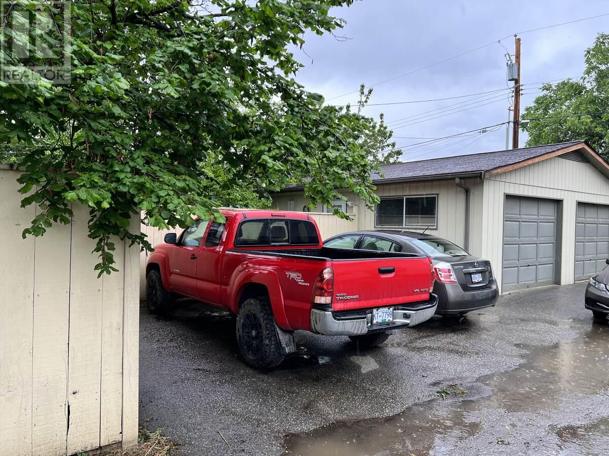 864 Lawson Avenue - 10