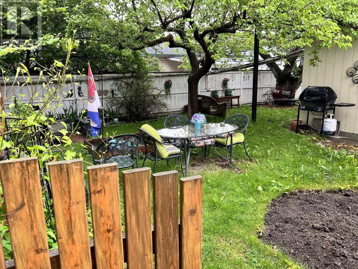 864 Lawson Avenue - 11