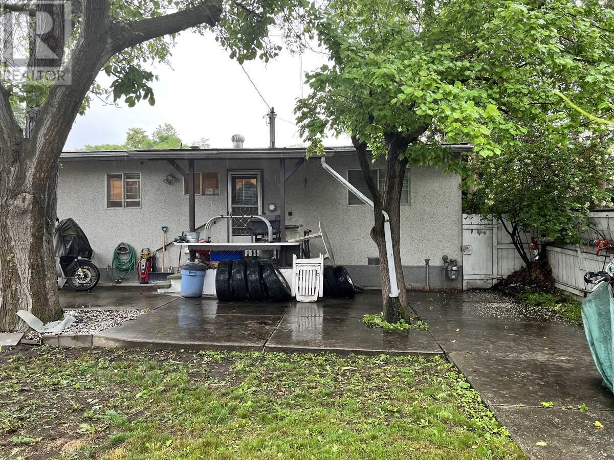 864 Lawson Avenue - 13