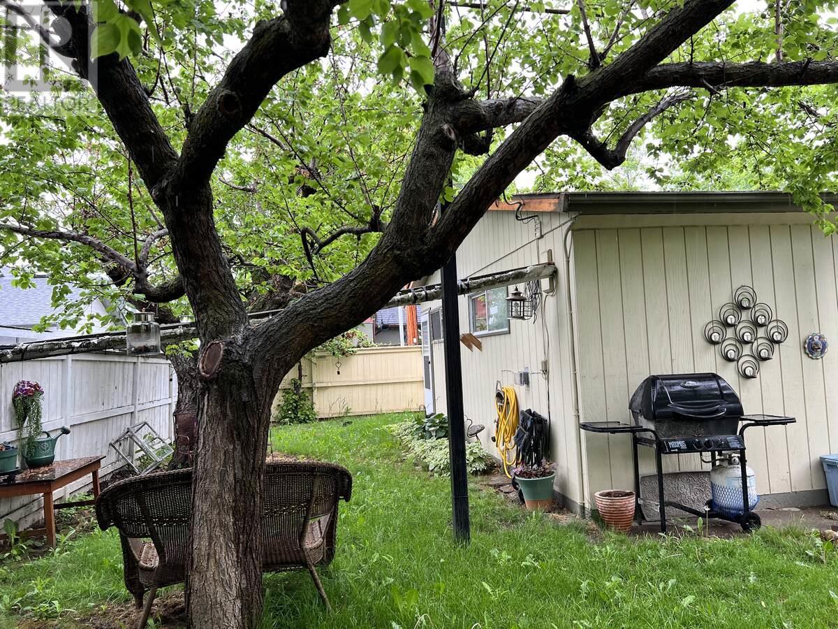 864 Lawson Avenue - 15
