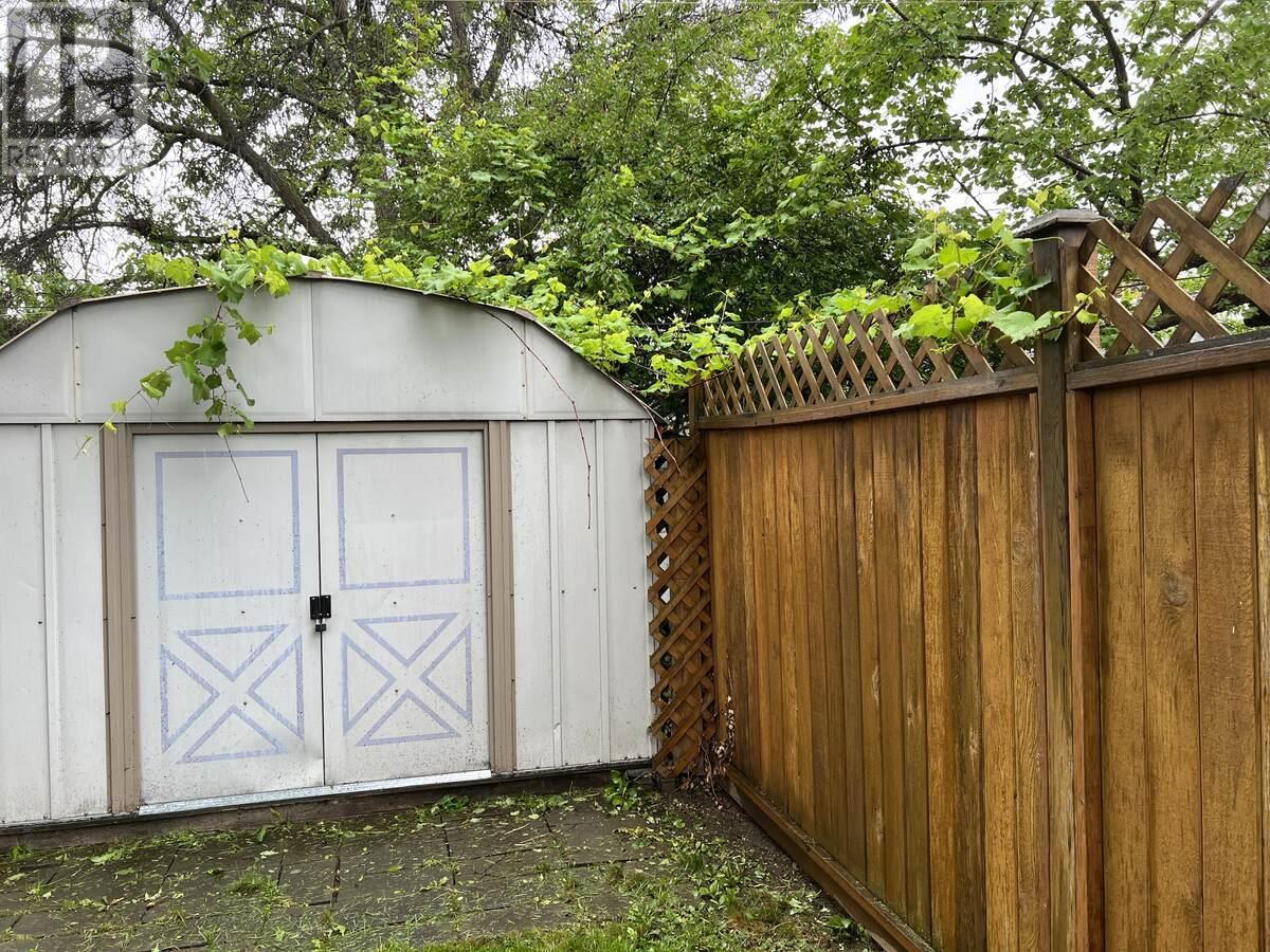 864 Lawson Avenue - 16