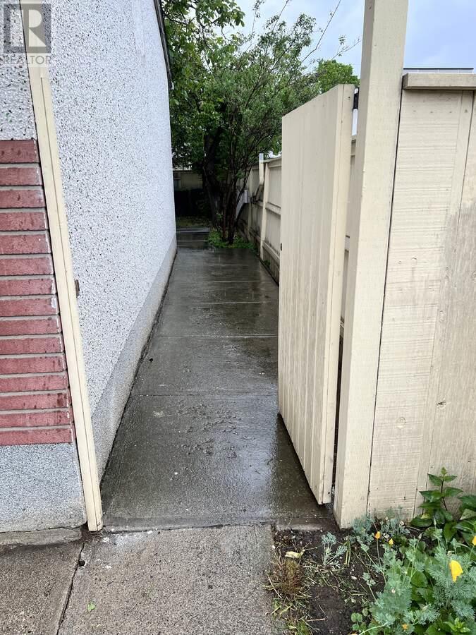 864 Lawson Avenue - 17