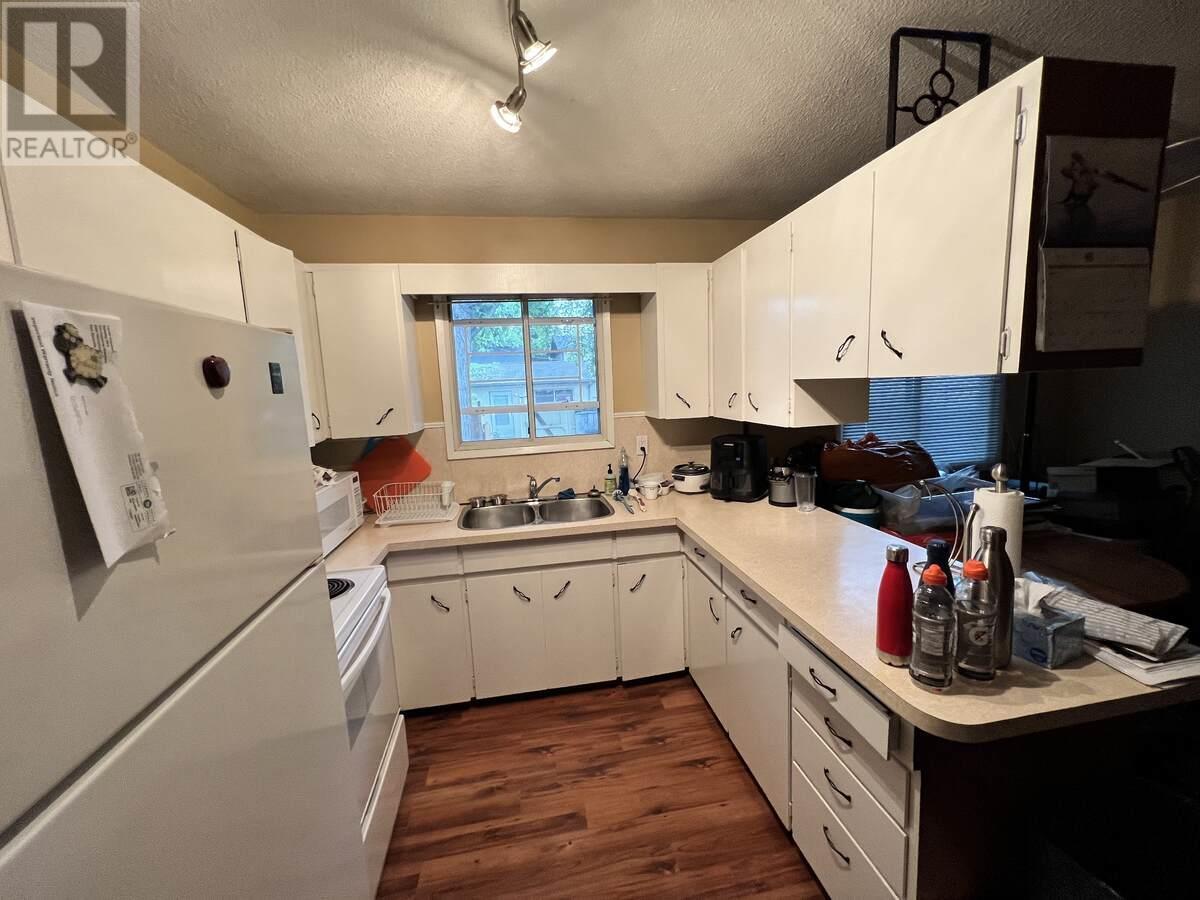  864 Lawson Avenue, Kelowna