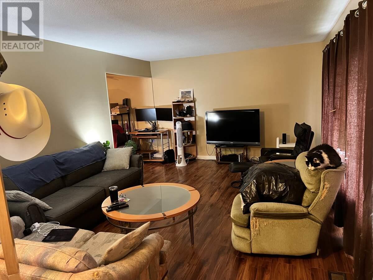 864 Lawson Avenue - 23