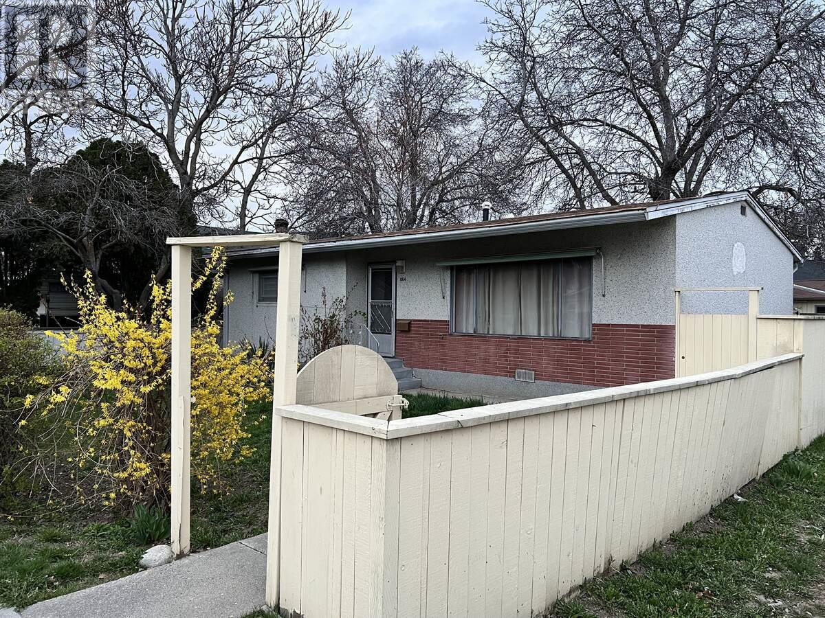 864 Lawson Avenue - 3