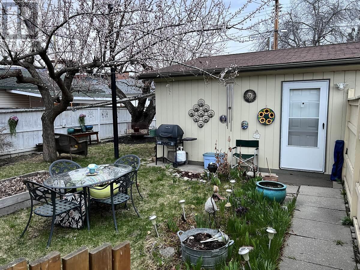 864 Lawson Avenue - 7
