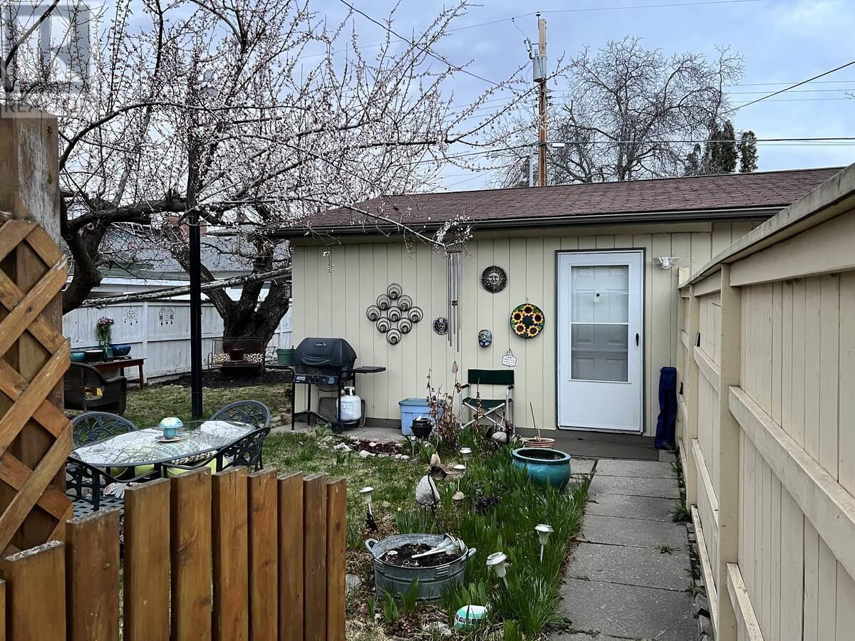 864 Lawson Avenue - 8