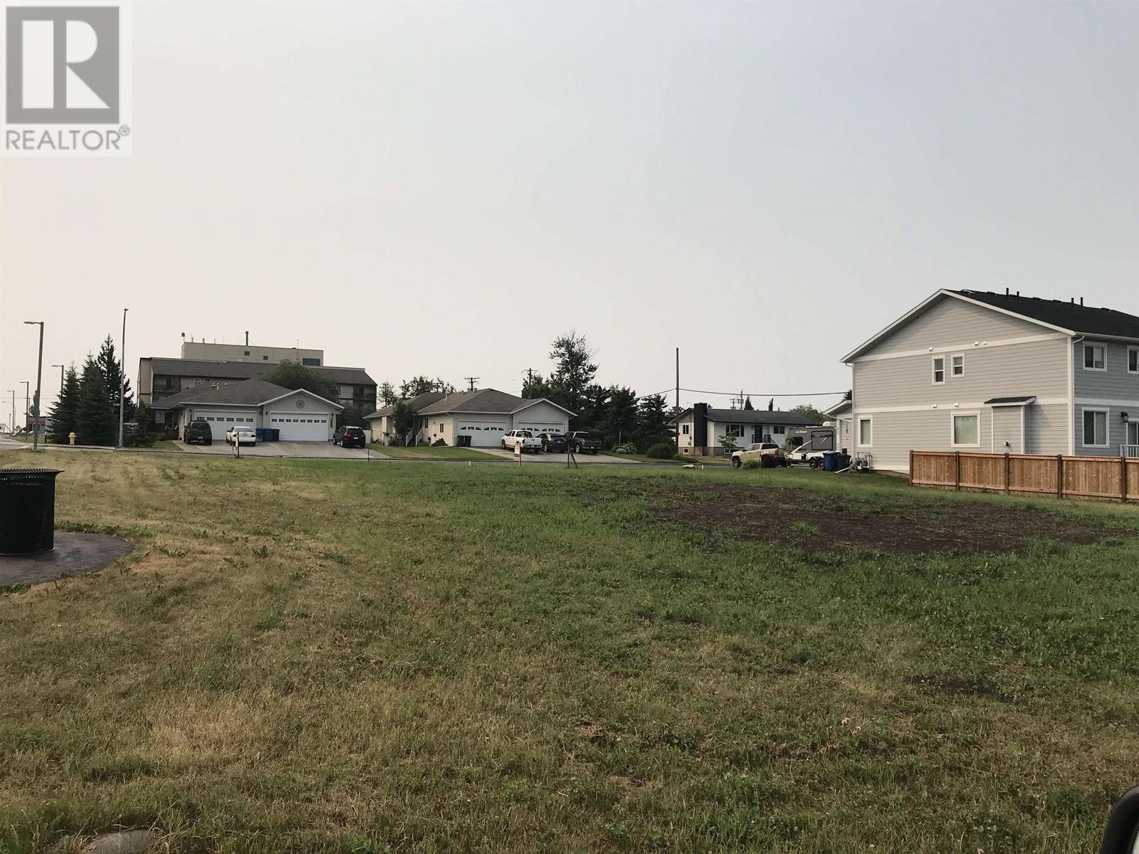 Photo 7 of 10008 111 Avenue, Fort St John BC