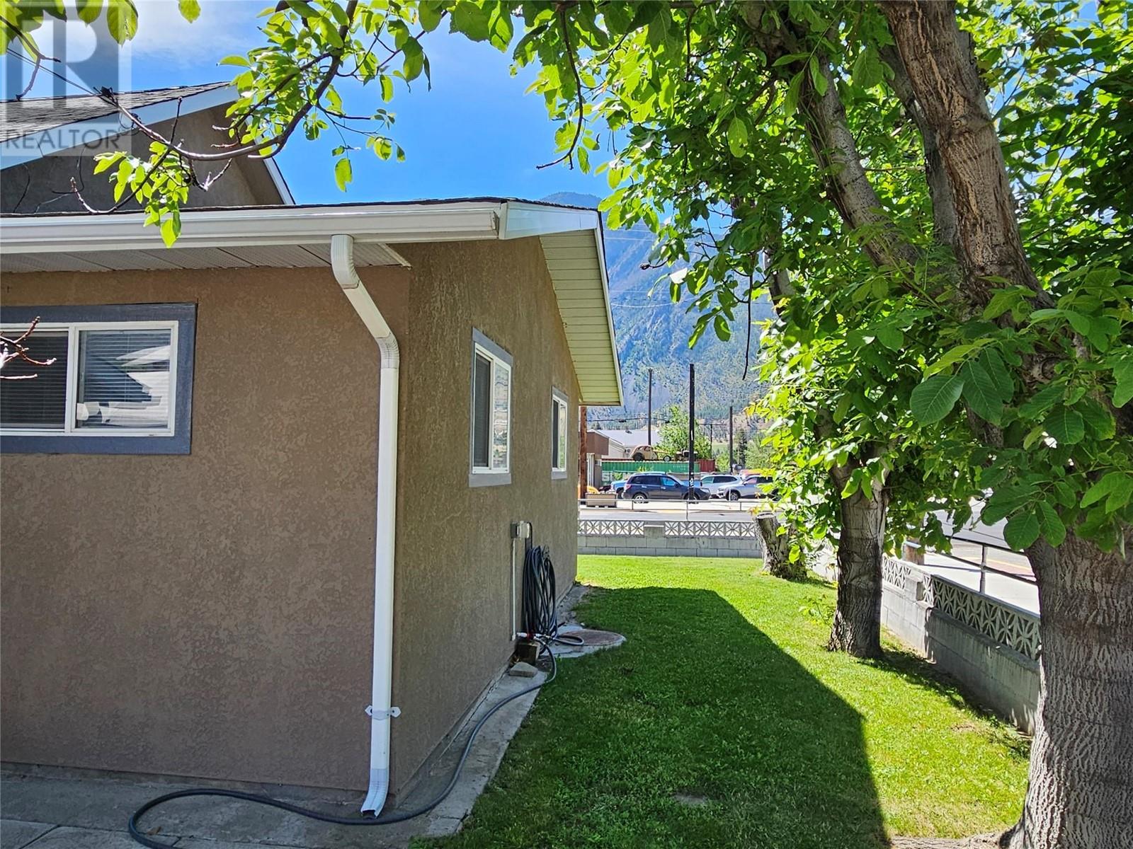 Photo 12 of 504 7th Avenue, Keremeos BC