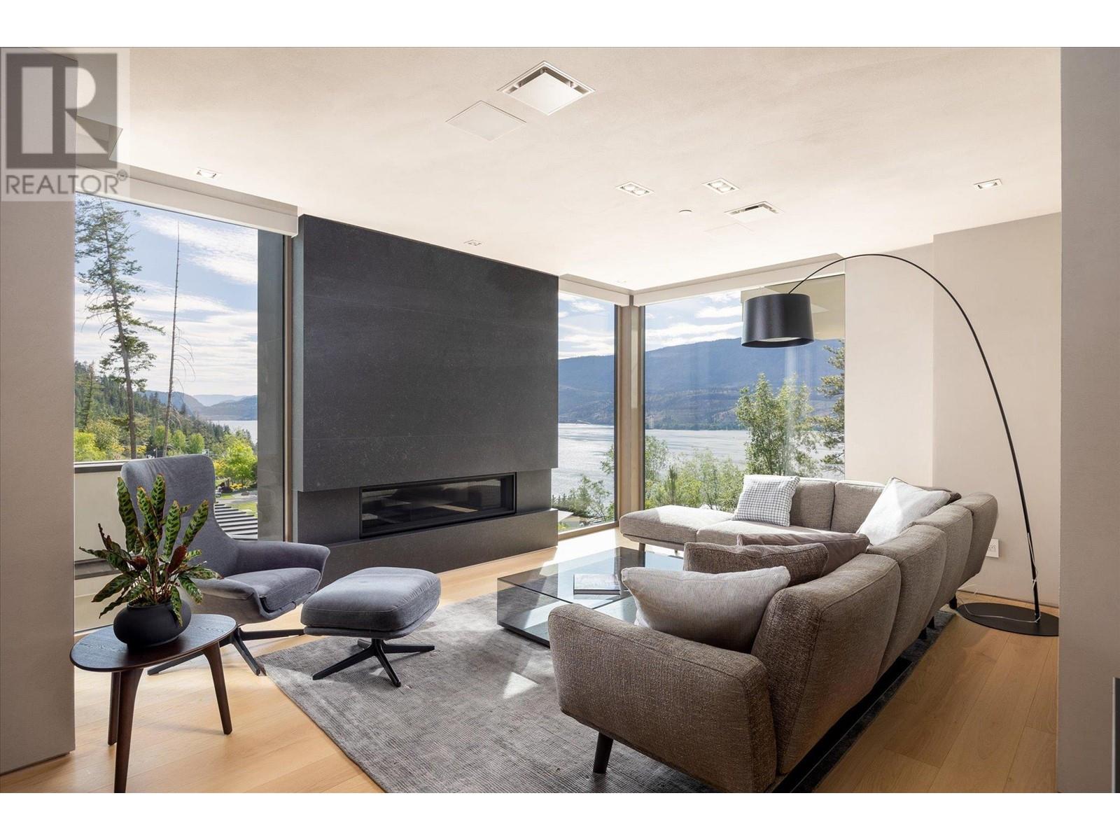 20 180 Sheerwater Court, Kelowna