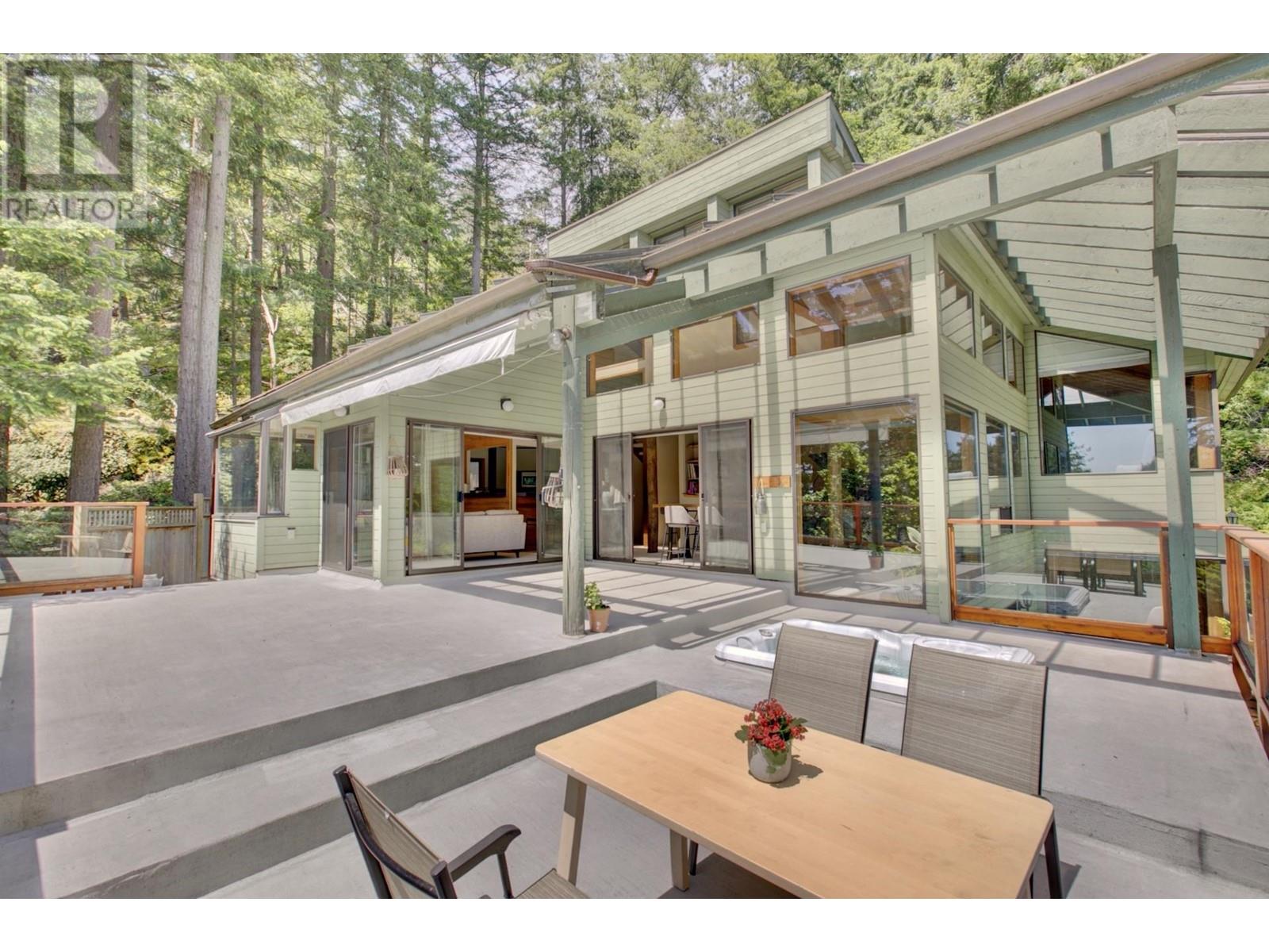 6975 Marine Drive, West Vancouver