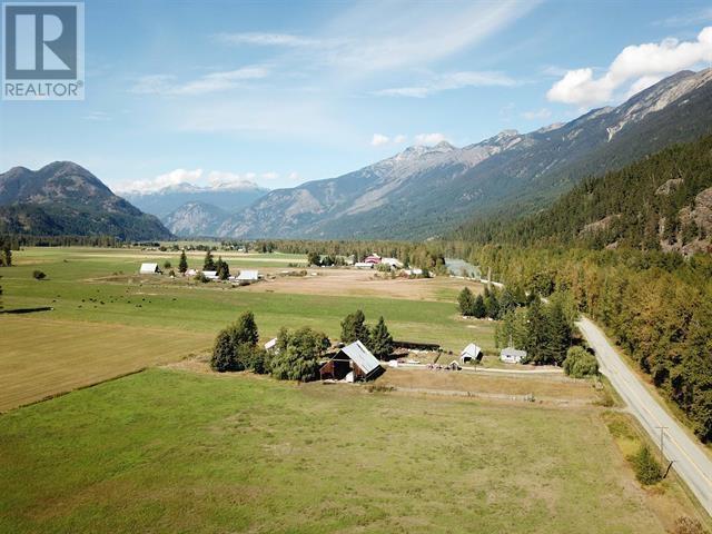 8687 Pemberton Meadows Road, Pemberton