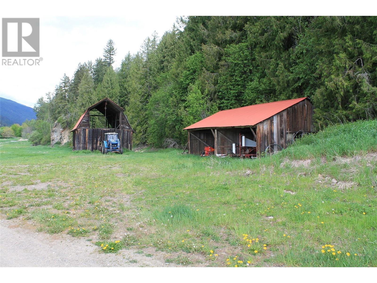  1984 Lumby Mabel Lake Road, Lumby