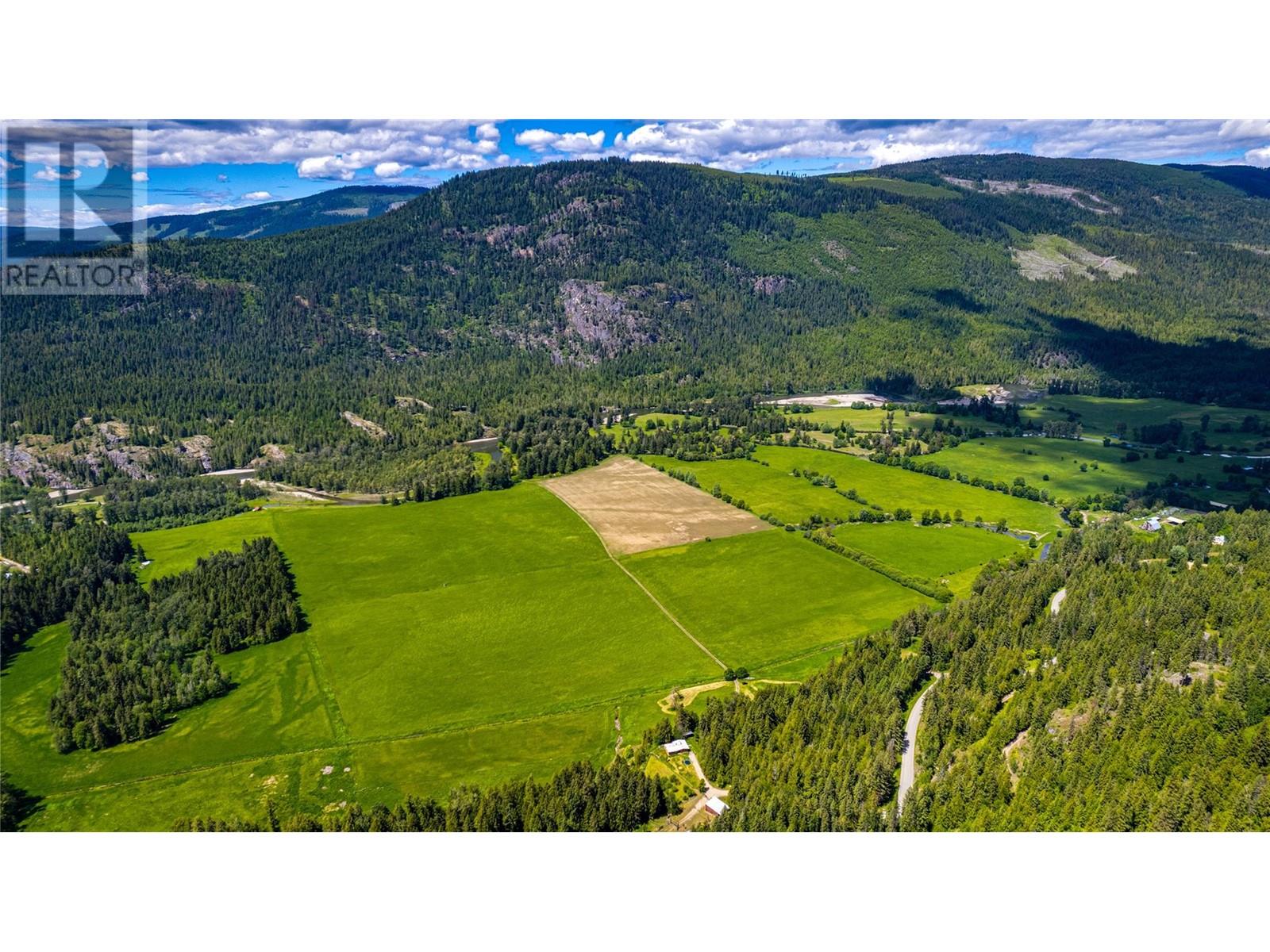  1984 Lumby Mabel Lake Road, Lumby