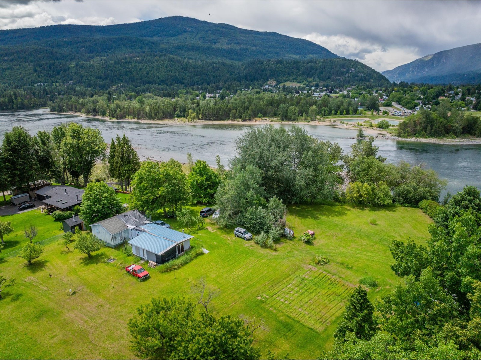 1912 Makayev Road, Castlegar