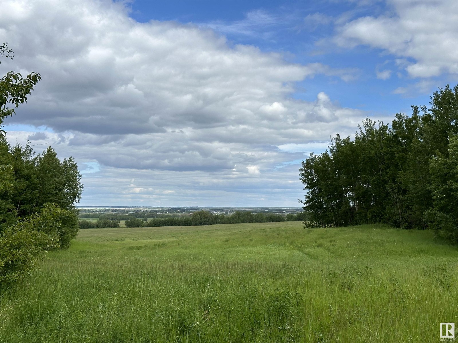 Photo 2 of 553 Yy Range Road 201, Rural Lamont County AB
