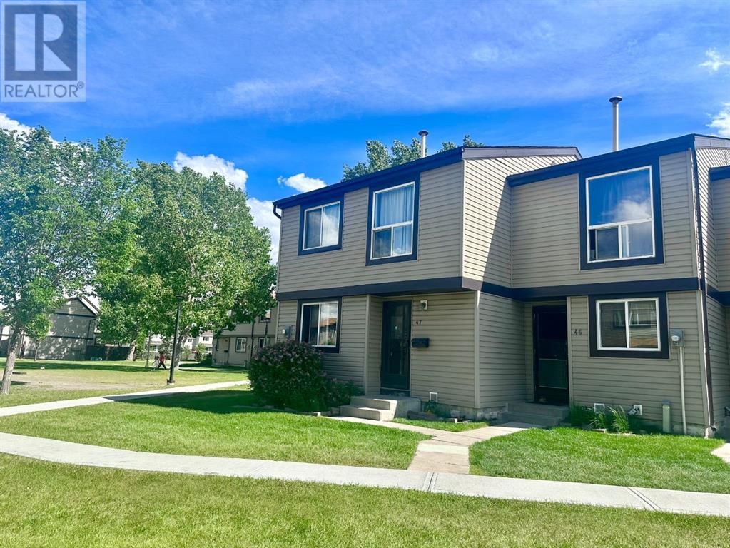 Single Family House for Sale in   RUNDLESON Road NE Rundle Calgary 