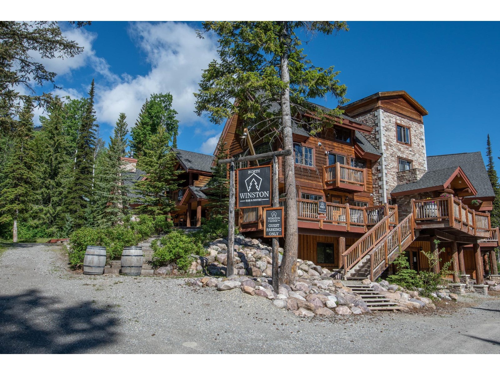 1593 Cache Close, West & North Highway 1