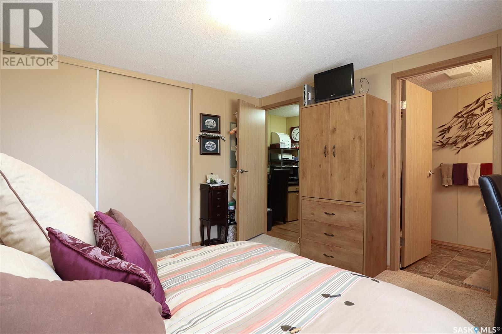 Single Family House Mobile Home for Sale in  City View ESTATES Regina 