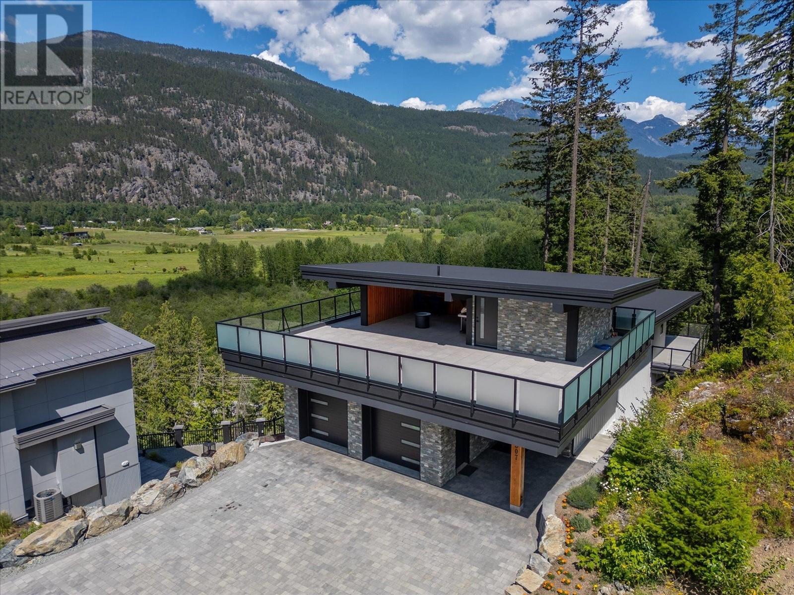 1307 Eagle Drive, Pemberton