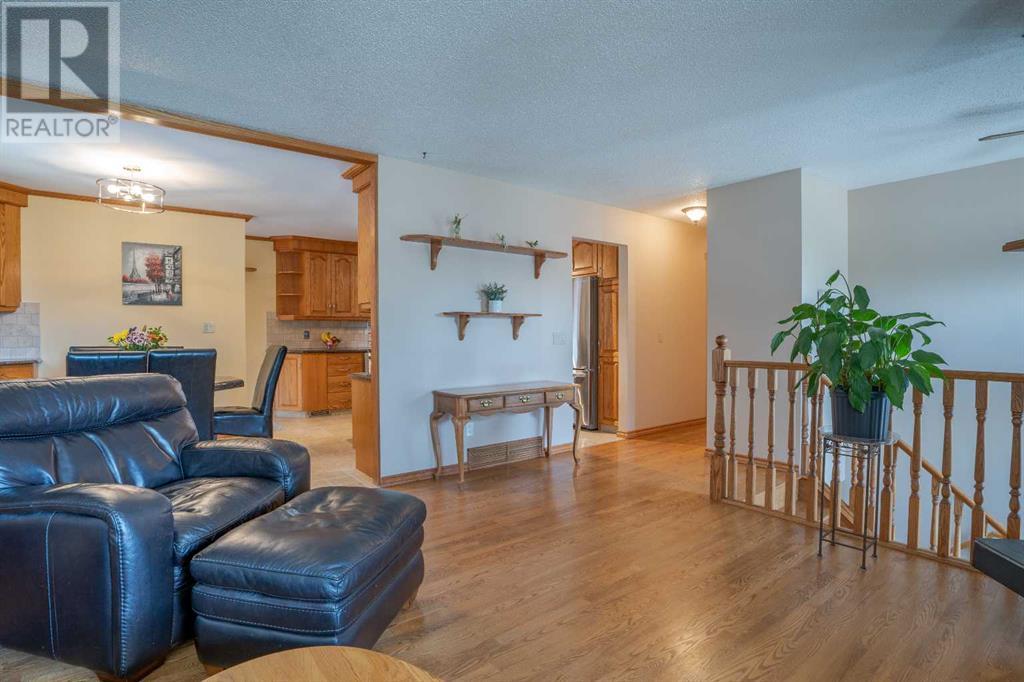 Single Family House Bi-level for Sale in  Templeridge Close NE Temple Calgary 