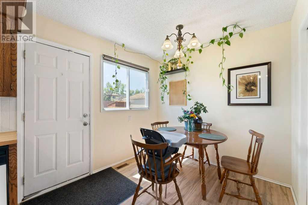 Single Family House for Sale in  Berkley Way NW Beddington Heights Calgary 