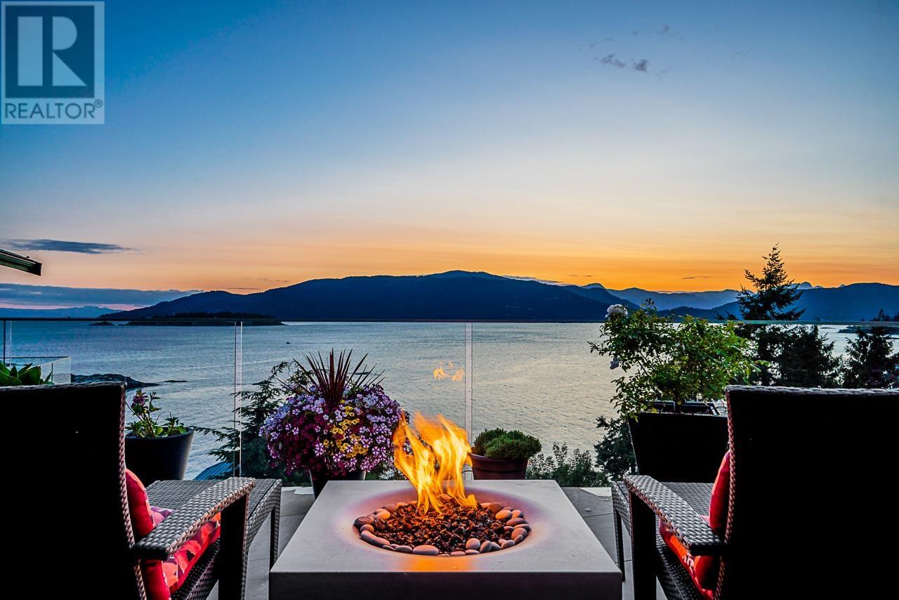 Photo 2 of 5134 Pitcairn Place, West Vancouver BC