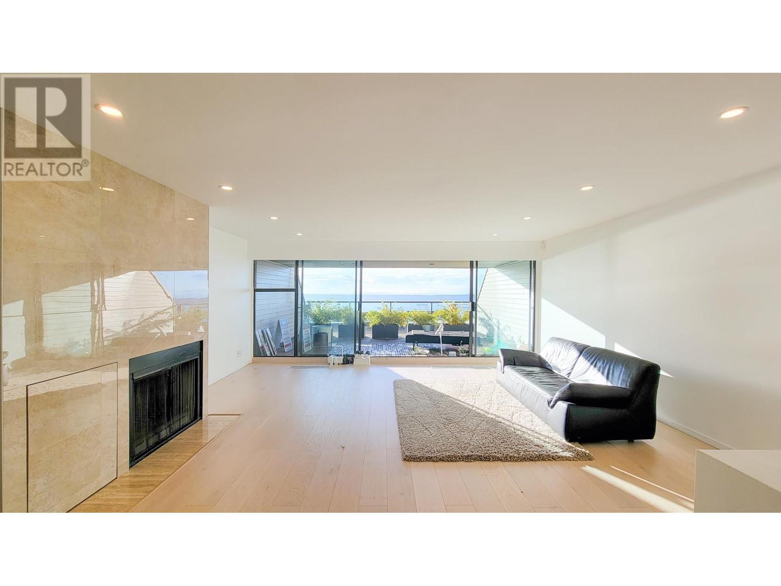 21 2250 Folkestone Way, West Vancouver