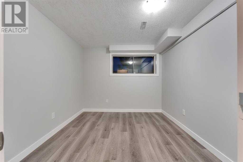 Single Family House Bi-level for Sale in  Temple Drive NE Temple Calgary 