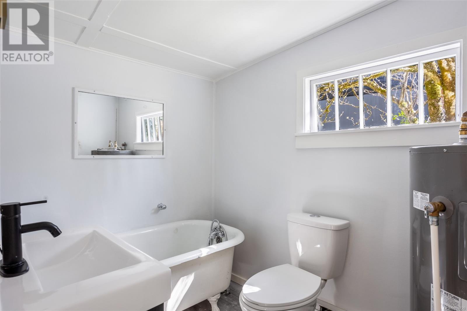 6148 Aldergrove Dr, Courtenay real estate listing 959720