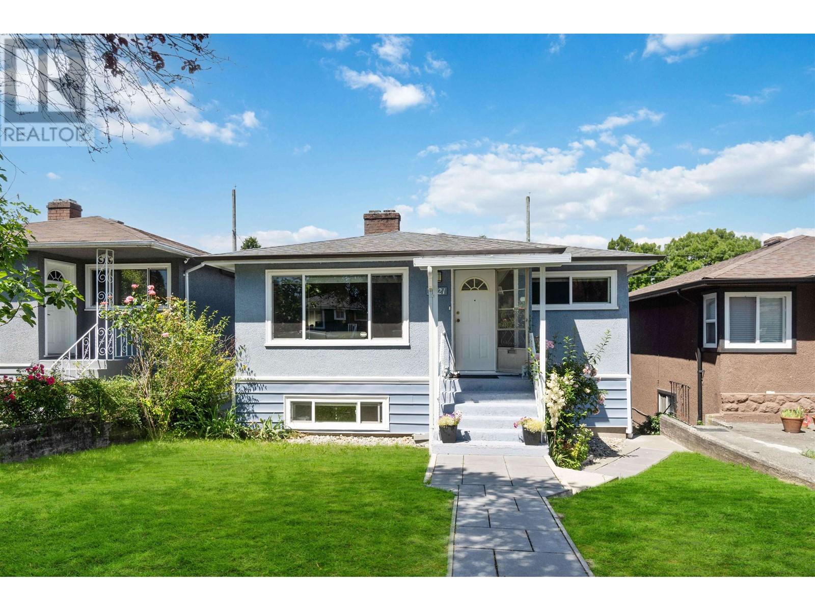 3221 Napier Street, Vancouver