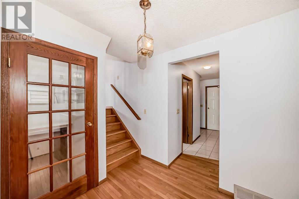 Single Family House 4 Level for Sale in  Bedwood Rise NE Beddington Heights Calgary 