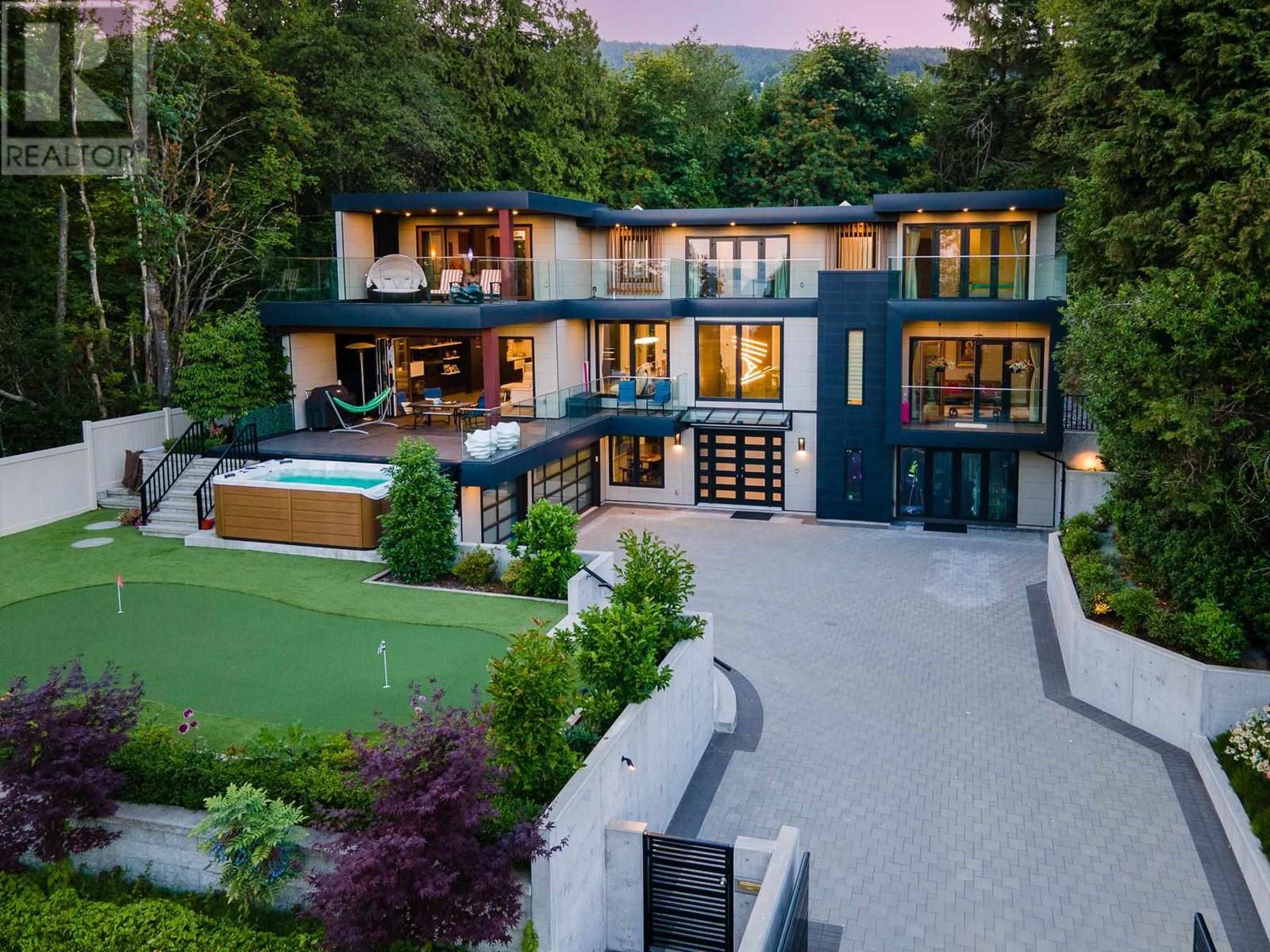 1497 Queens Avenue, West Vancouver